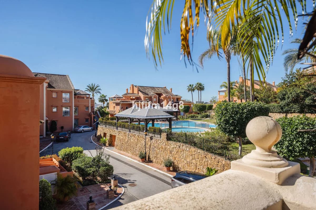 3 Bedroom Penthouse for Sale in Nueva Andalucía, Málaga - Image 2