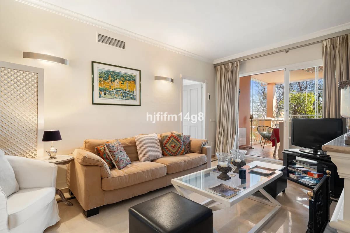 3 Bedroom Penthouse for Sale in Nueva Andalucía, Málaga - Image 6