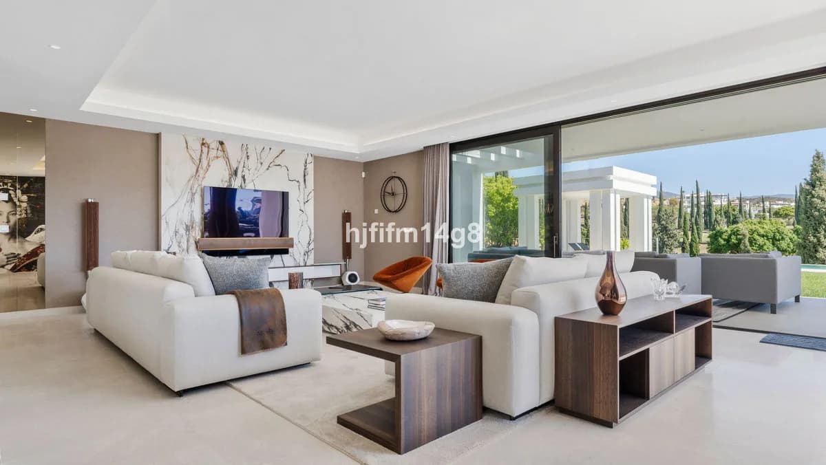 5 Bedroom Detached Villa for Sale in Los Flamingos, Málaga - Image 7