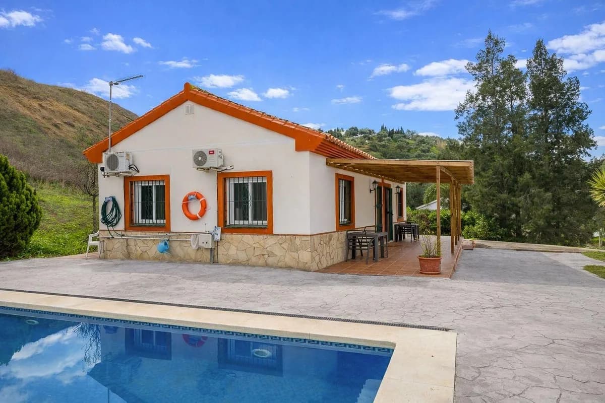 2 Bedroom Finca - Cortijo for Sale in Coín, Málaga - Image 2