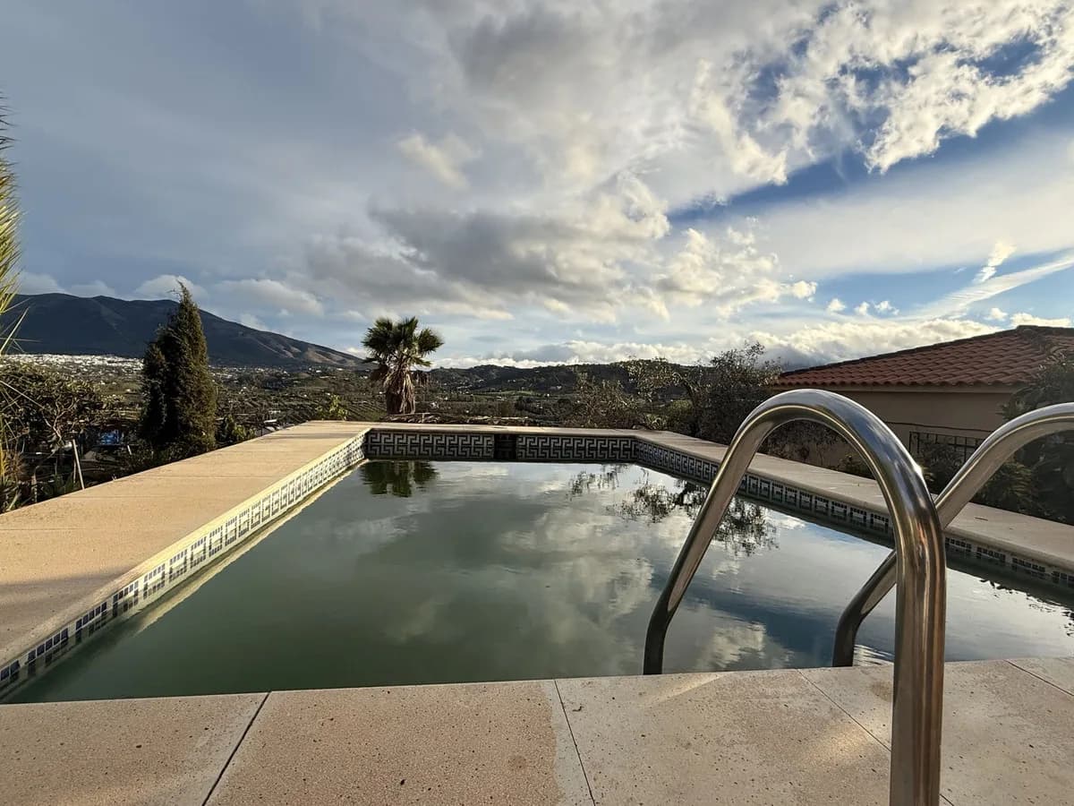 3 Bedroom Detached Villa for Sale in Coín, Málaga - Image 4
