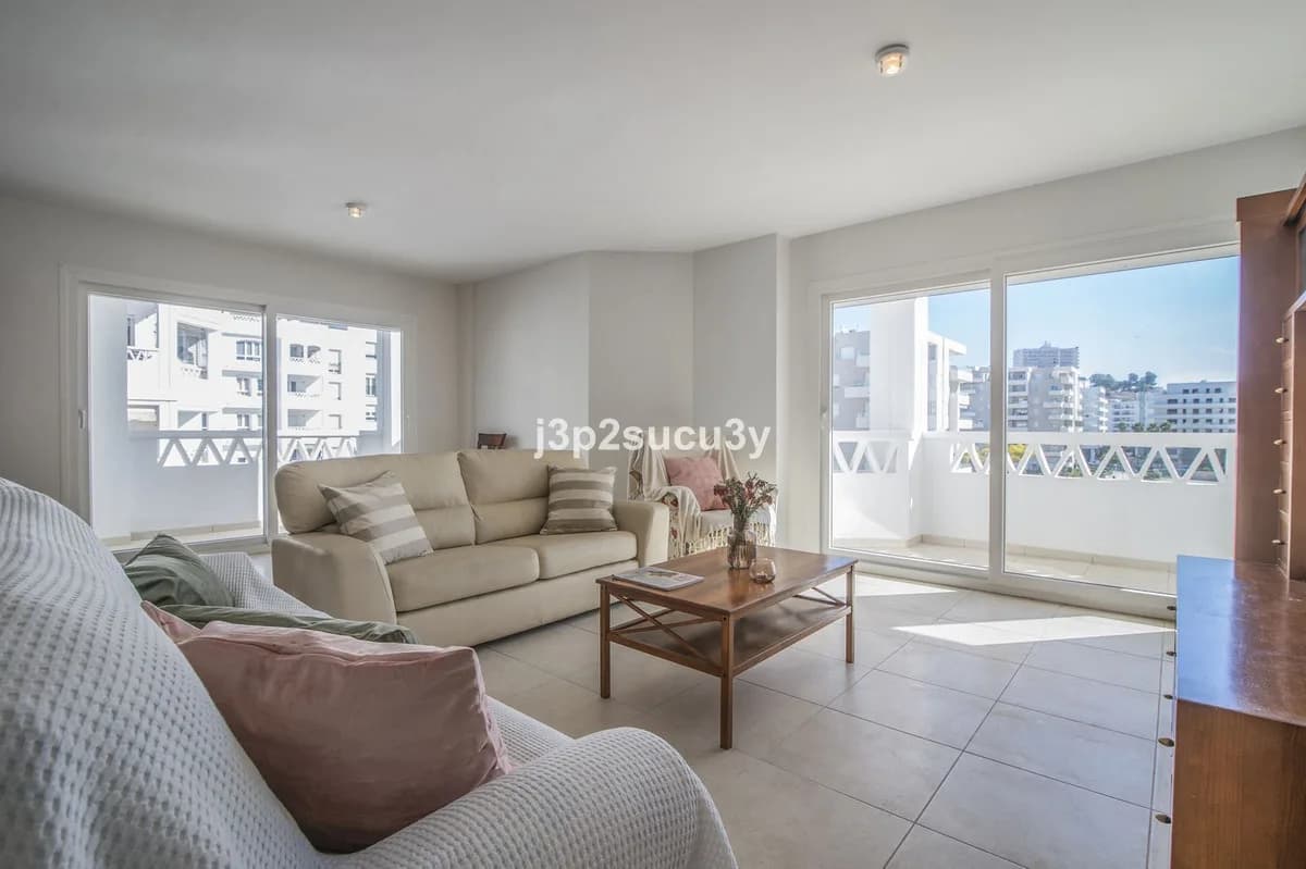 4 Bedroom Middle Floor Apartment for Sale in La Campana, Málaga - Image 9