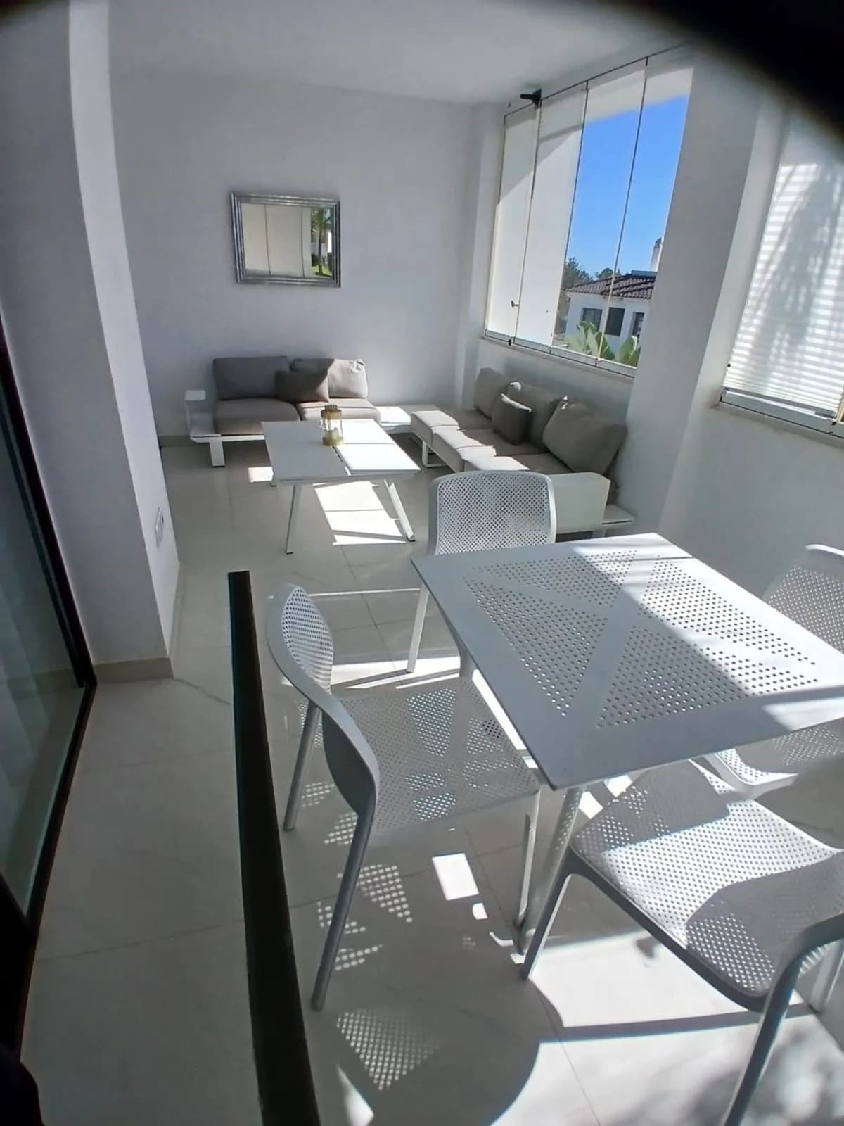 2 Bedroom Middle Floor Apartment for Sale in Estepona, Málaga - Image 3