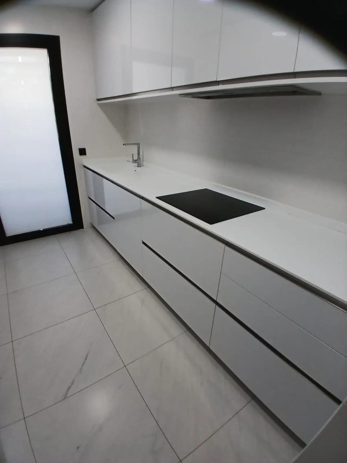 2 Bedroom Middle Floor Apartment for Sale in Estepona, Málaga - Image 8
