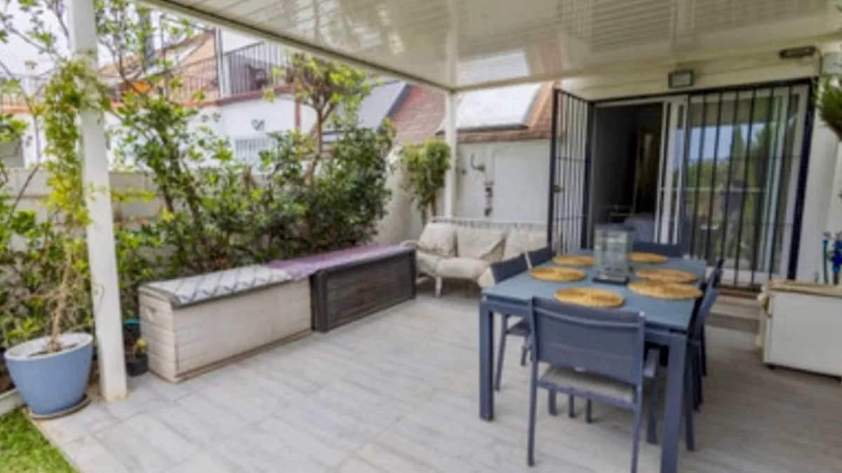 4 Bedroom Detached Villa for Sale in Estepona, Málaga