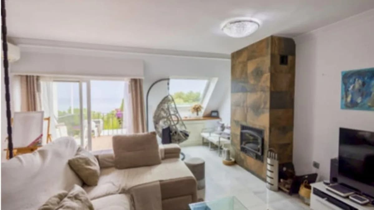 4 Bedroom Detached Villa for Sale in Estepona, Málaga - Image 3