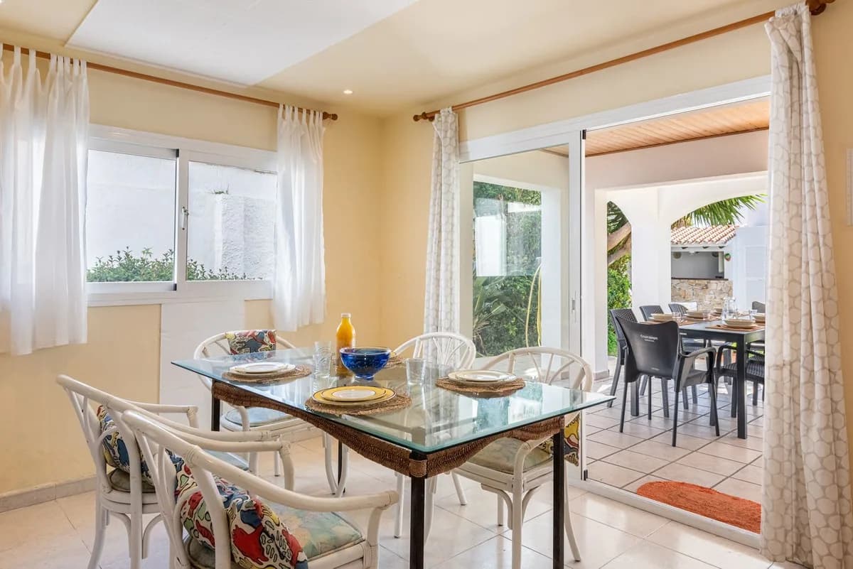 4 Bedroom Detached Villa for Sale in San Pedro de Alcántara, Málaga - Image 6
