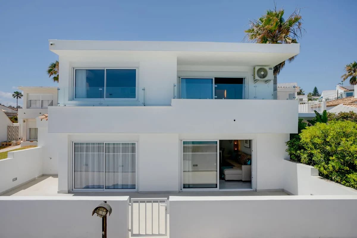 3 Bedroom Detached Villa for Sale in Estepona, Málaga - Image 2