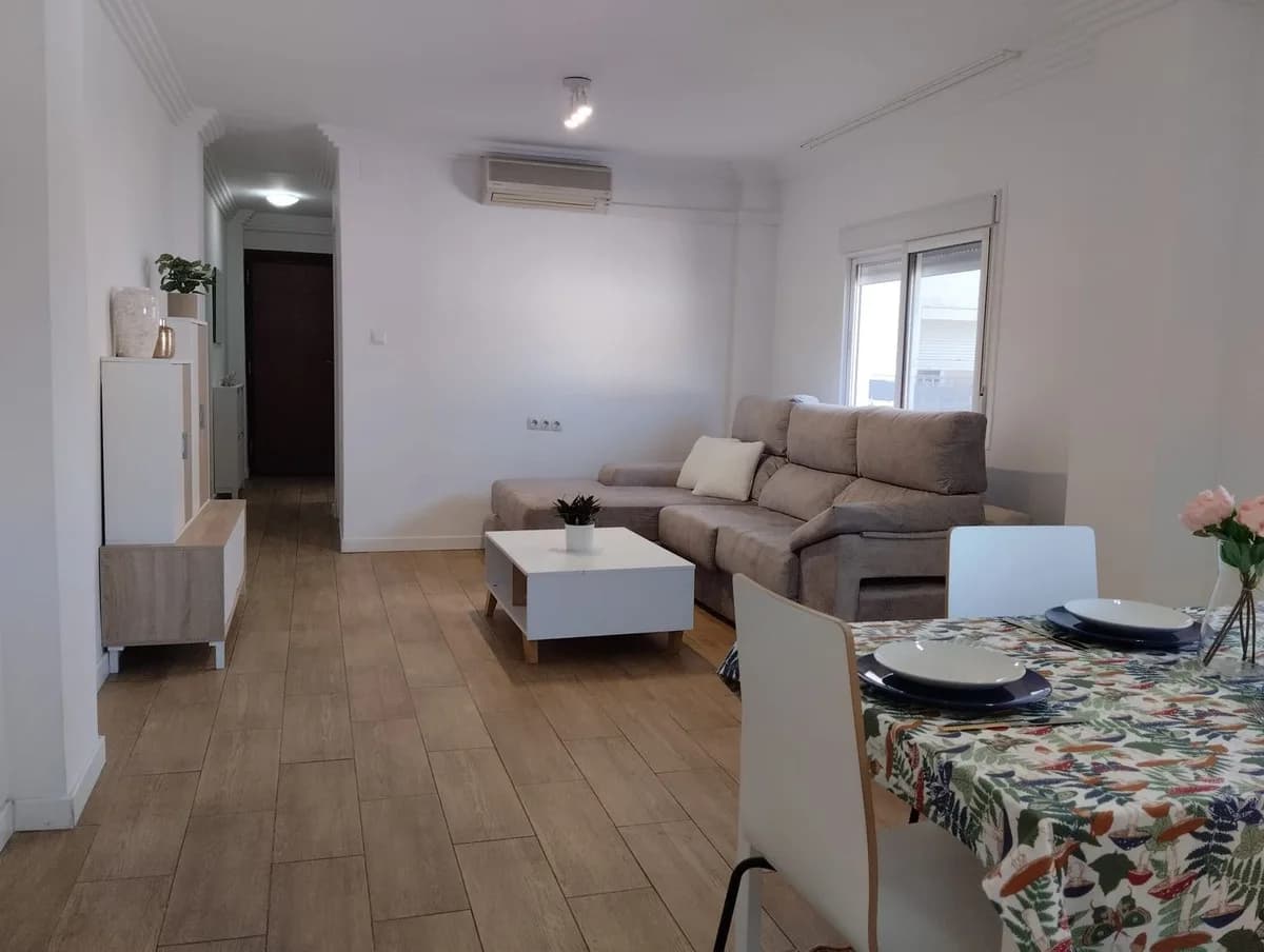2 Bedroom Middle Floor Apartment for Sale in Marbella, Málaga - Image 3