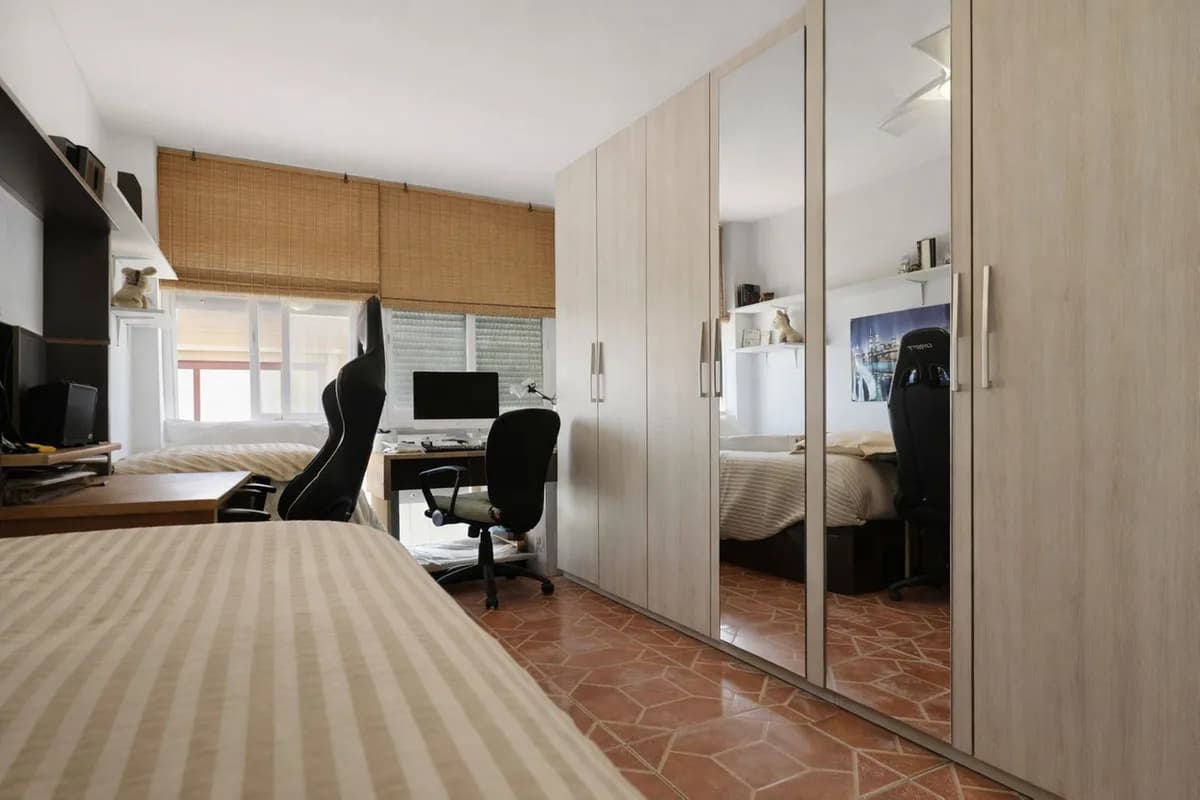 3 Bedroom Middle Floor Apartment for Sale in Estepona, Málaga - Image 7