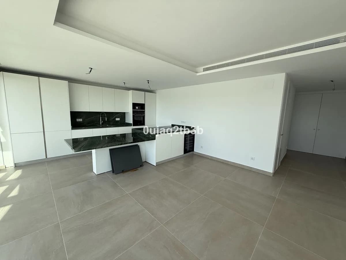 3 Bedroom Penthouse for Sale in Estepona, Málaga - Image 6