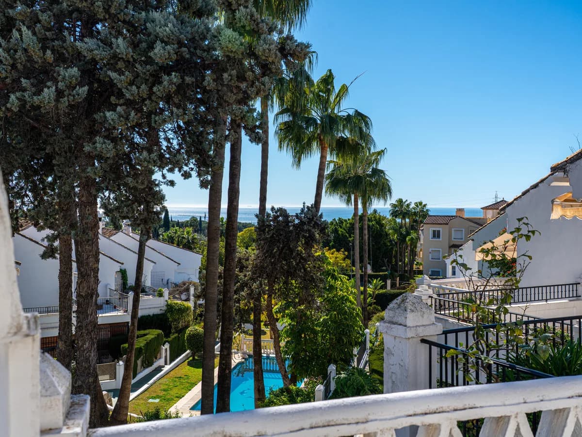 3 Bedroom Detached Villa for Sale in The Golden Mile, Málaga - Image 3