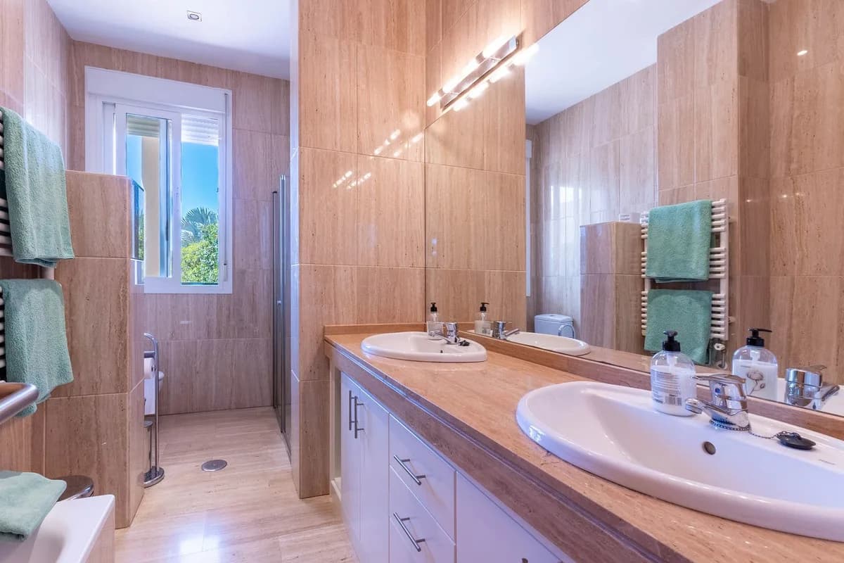 4 Bedroom Detached Villa for Sale in Mijas Golf, Málaga - Image 8