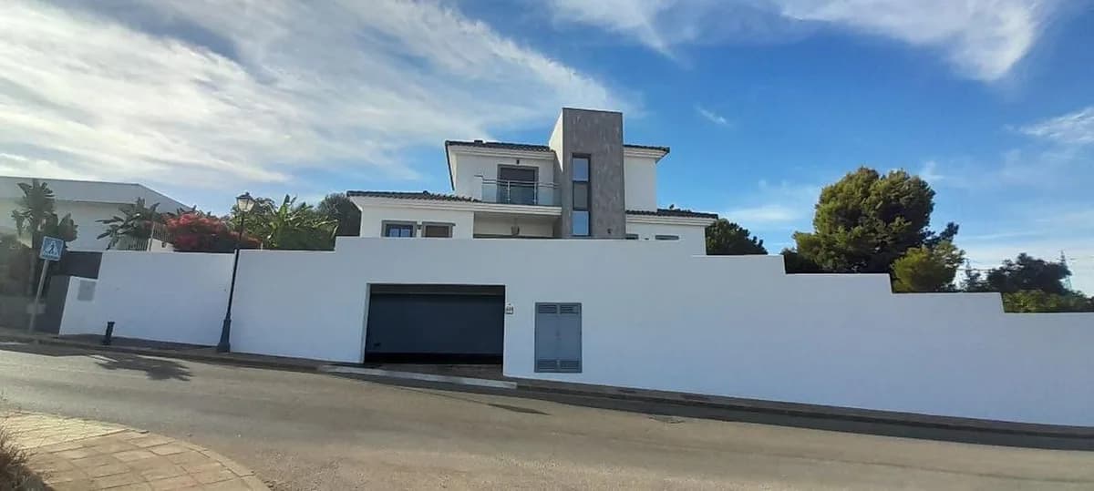 3 Bedroom Detached Villa for Sale in La Cala Golf, Málaga