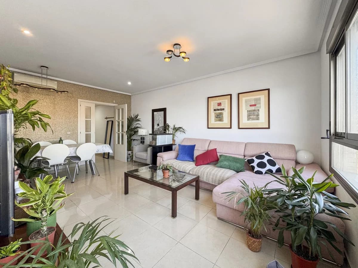 3 Bedroom Middle Floor Apartment for Sale in Huelin, Málaga - Image 5