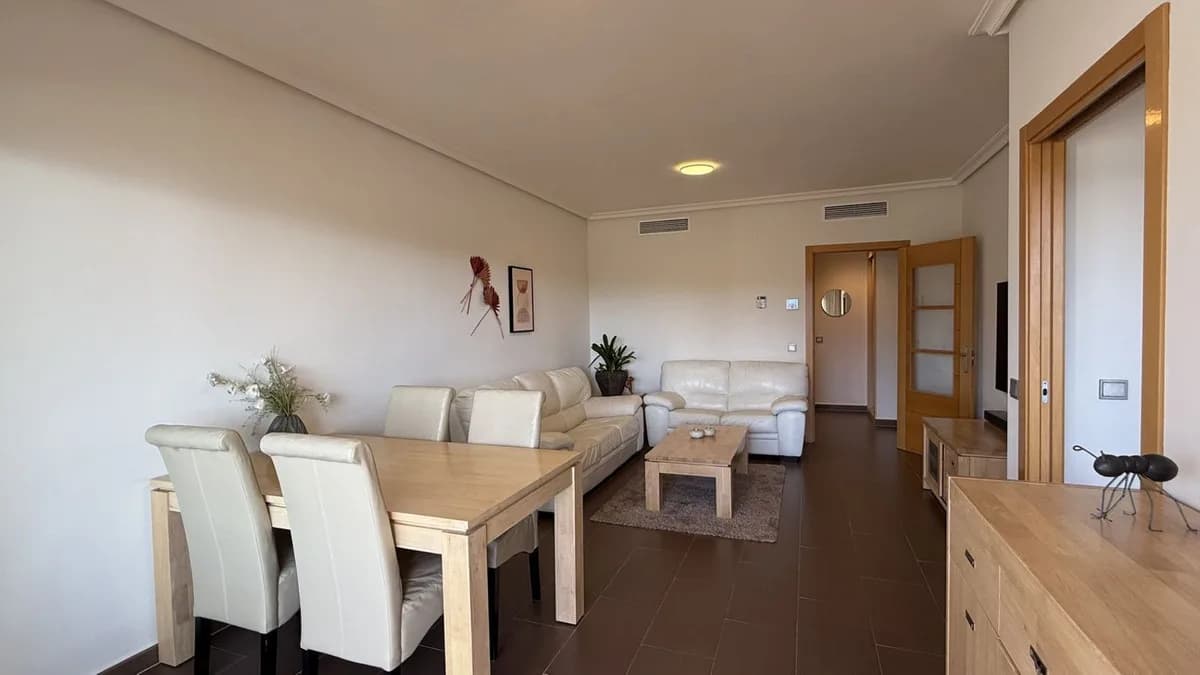 2 Bedroom Middle Floor Apartment for Sale in Selwo, Málaga - Image 5