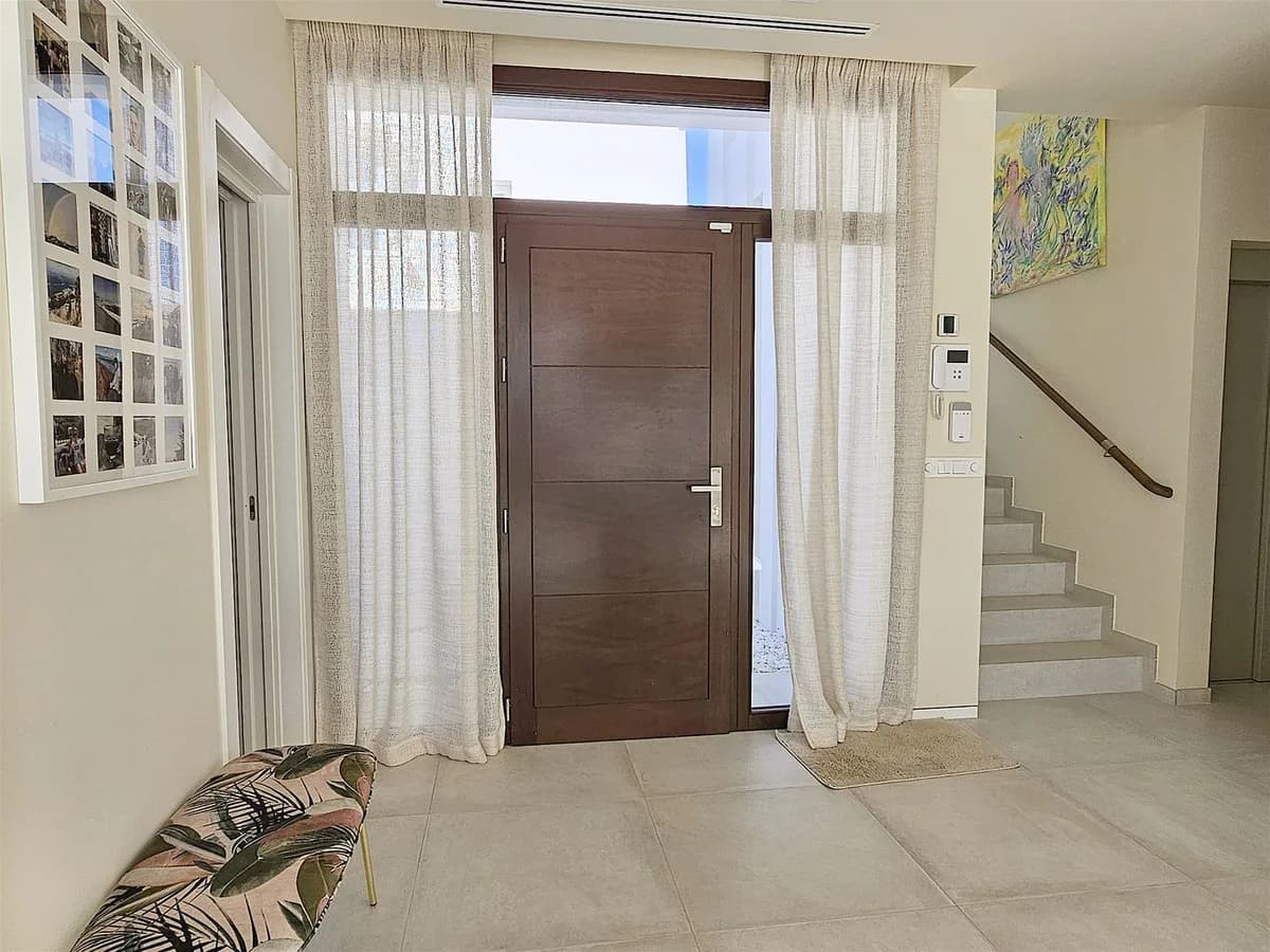 5 Bedroom Detached Villa for Sale in Riviera del Sol, Málaga - Image 4