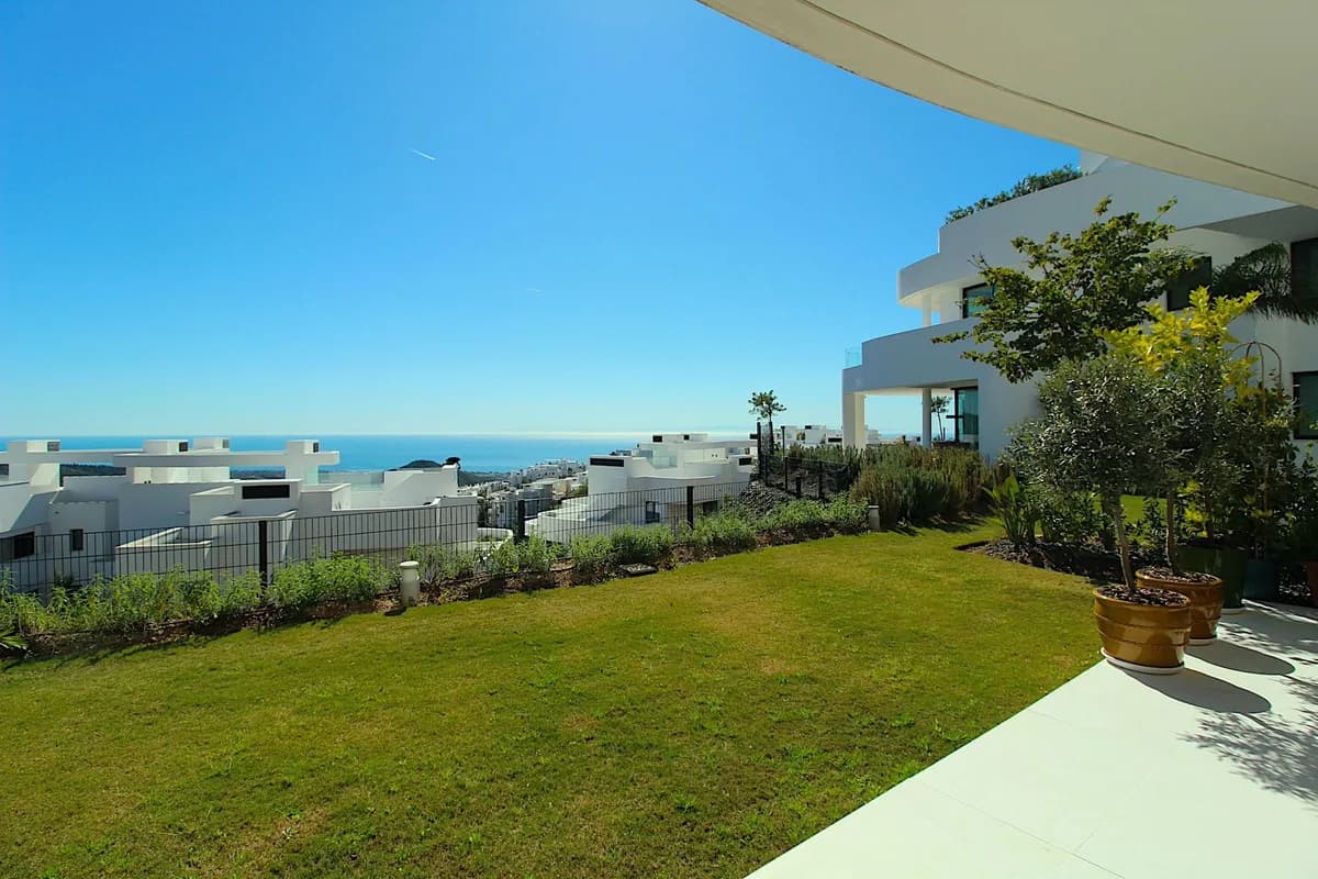 2 Bedroom Ground Floor Apartment for Sale in Marbella, Málaga - Image 2