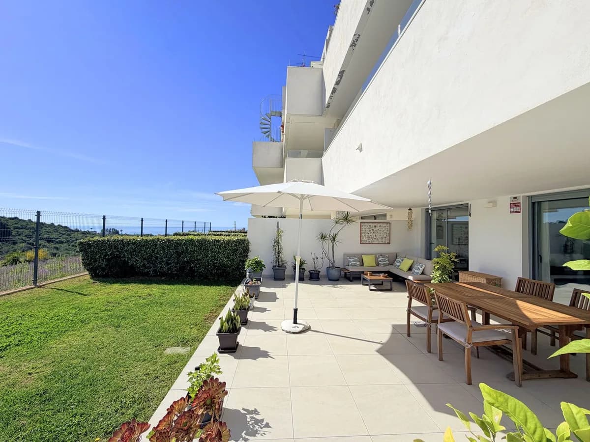 3 Bedroom Ground Floor Apartment for Sale in Estepona, Málaga - Image 2
