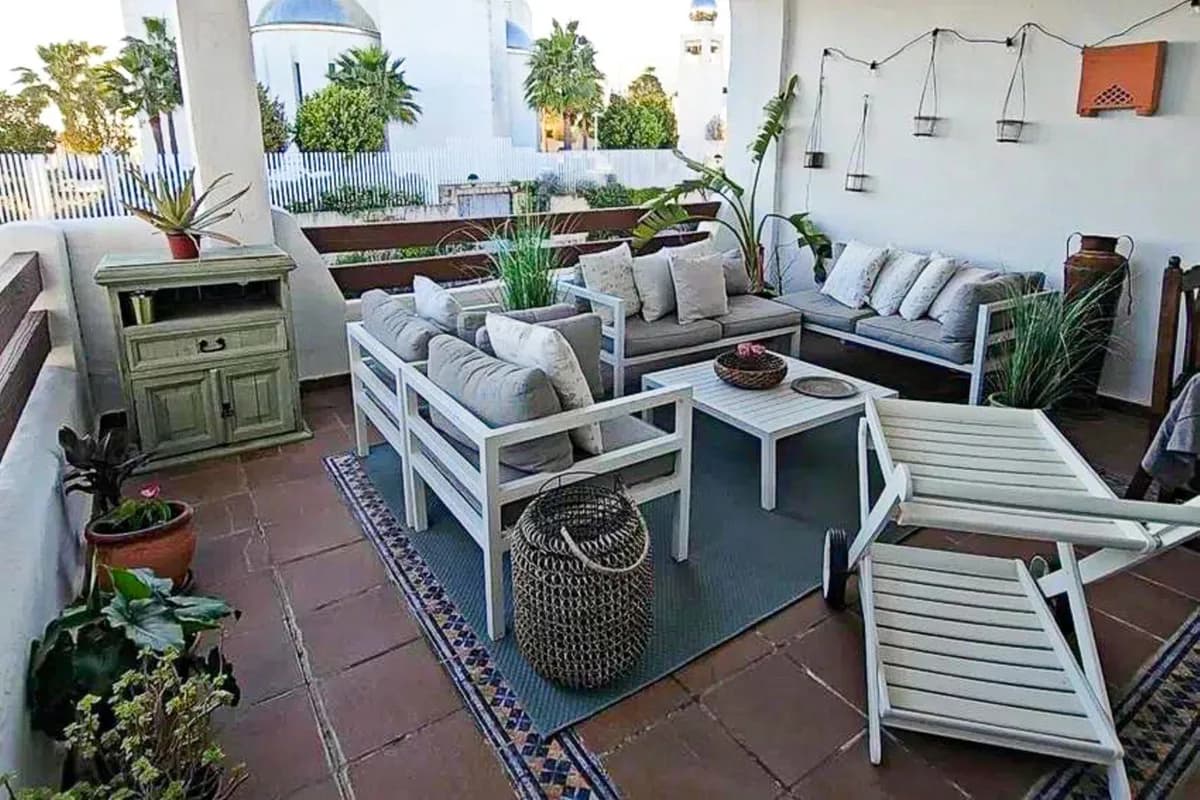 3 Bedroom Middle Floor Apartment for Sale in Selwo, Málaga - Image 3