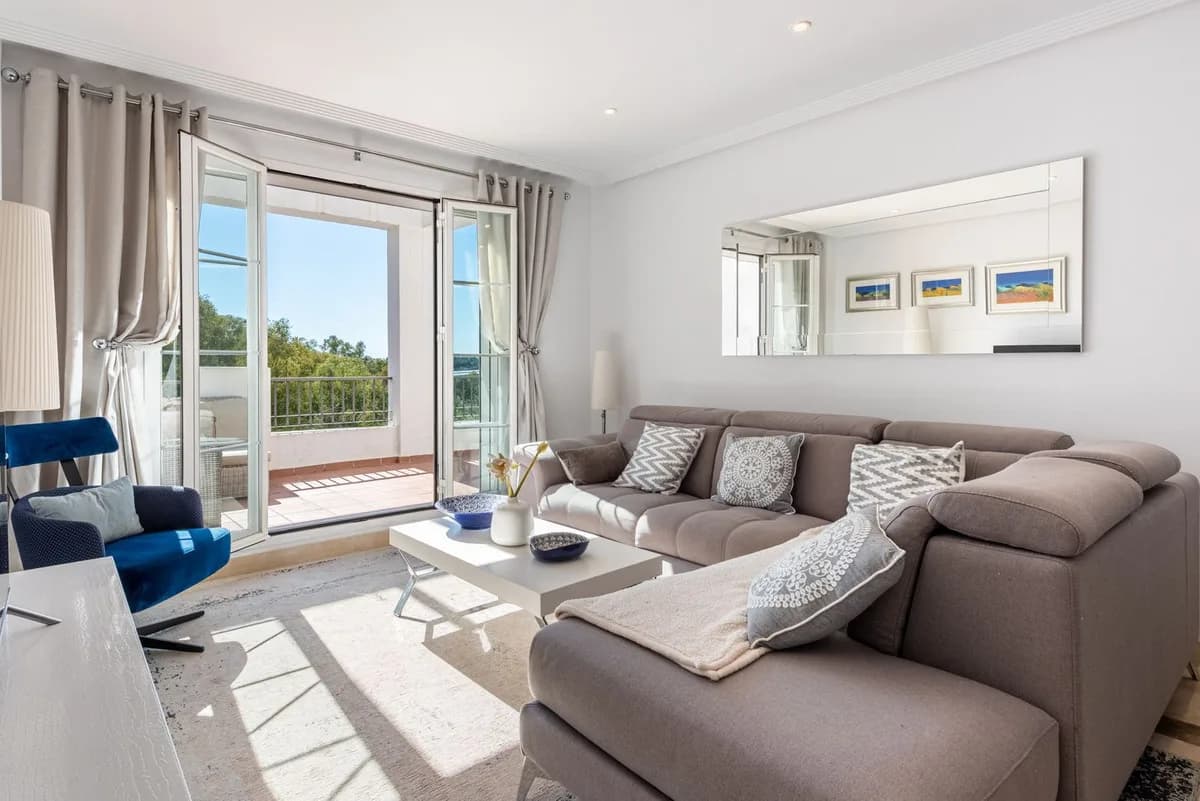 3 Bedroom Penthouse for Sale in Los Arqueros, Málaga - Image 2
