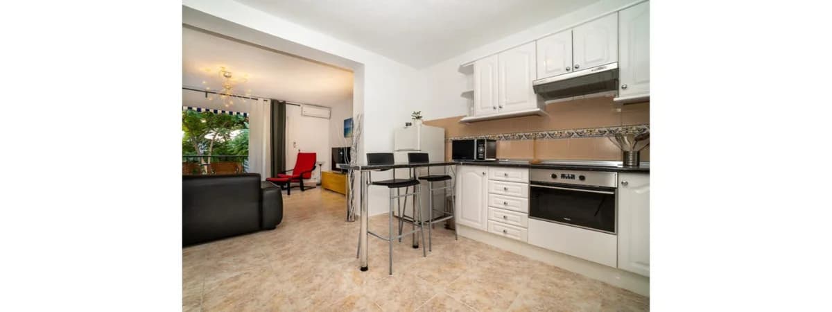 3 Bedroom Middle Floor Apartment for Sale in Los Boliches, Málaga - Image 7