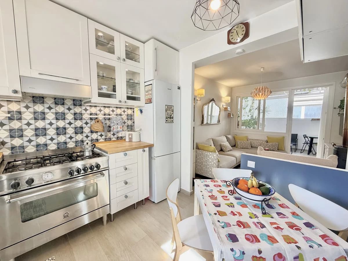 2 Bedroom Middle Floor Apartment for Sale in Fuengirola, Málaga - Image 4