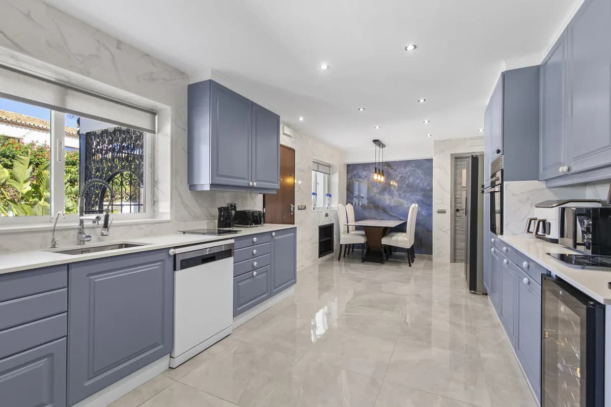 5 Bedroom Detached Villa for Sale in Estepona, Málaga - Image 7