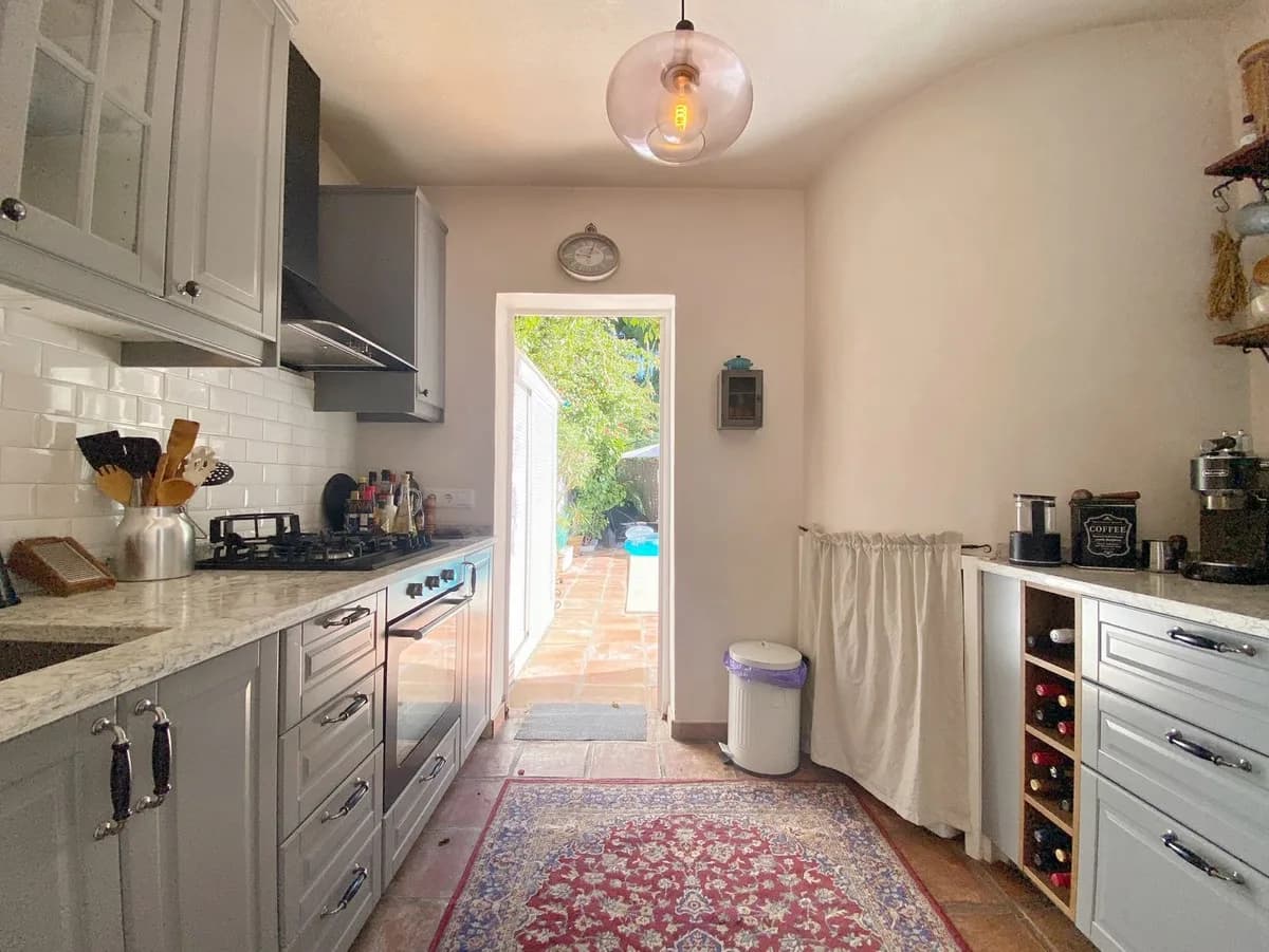 3 Bedroom Semi-Detached House for Sale in Marbella, Málaga - Image 7