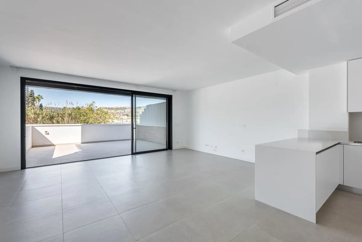 3 Bedroom Semi-Detached House for Sale in Atalaya, Málaga - Image 2