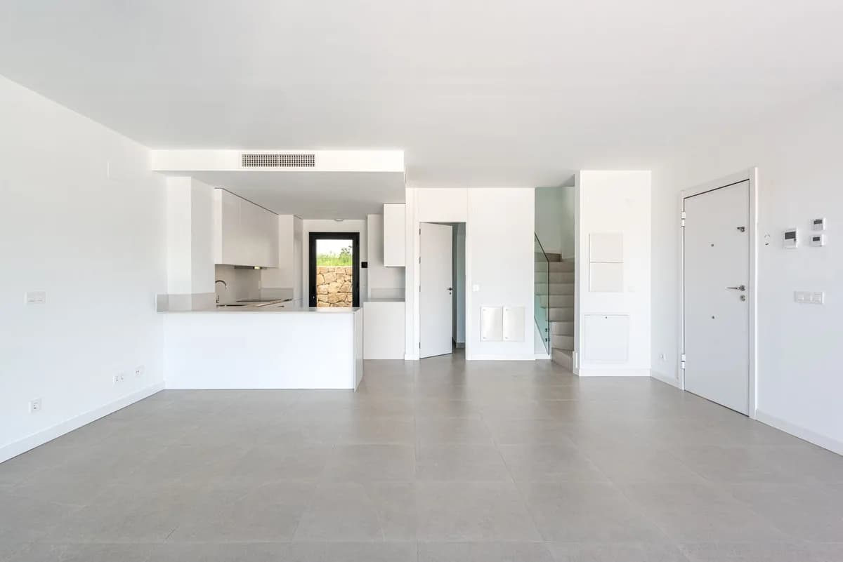 3 Bedroom Semi-Detached House for Sale in Atalaya, Málaga - Image 5