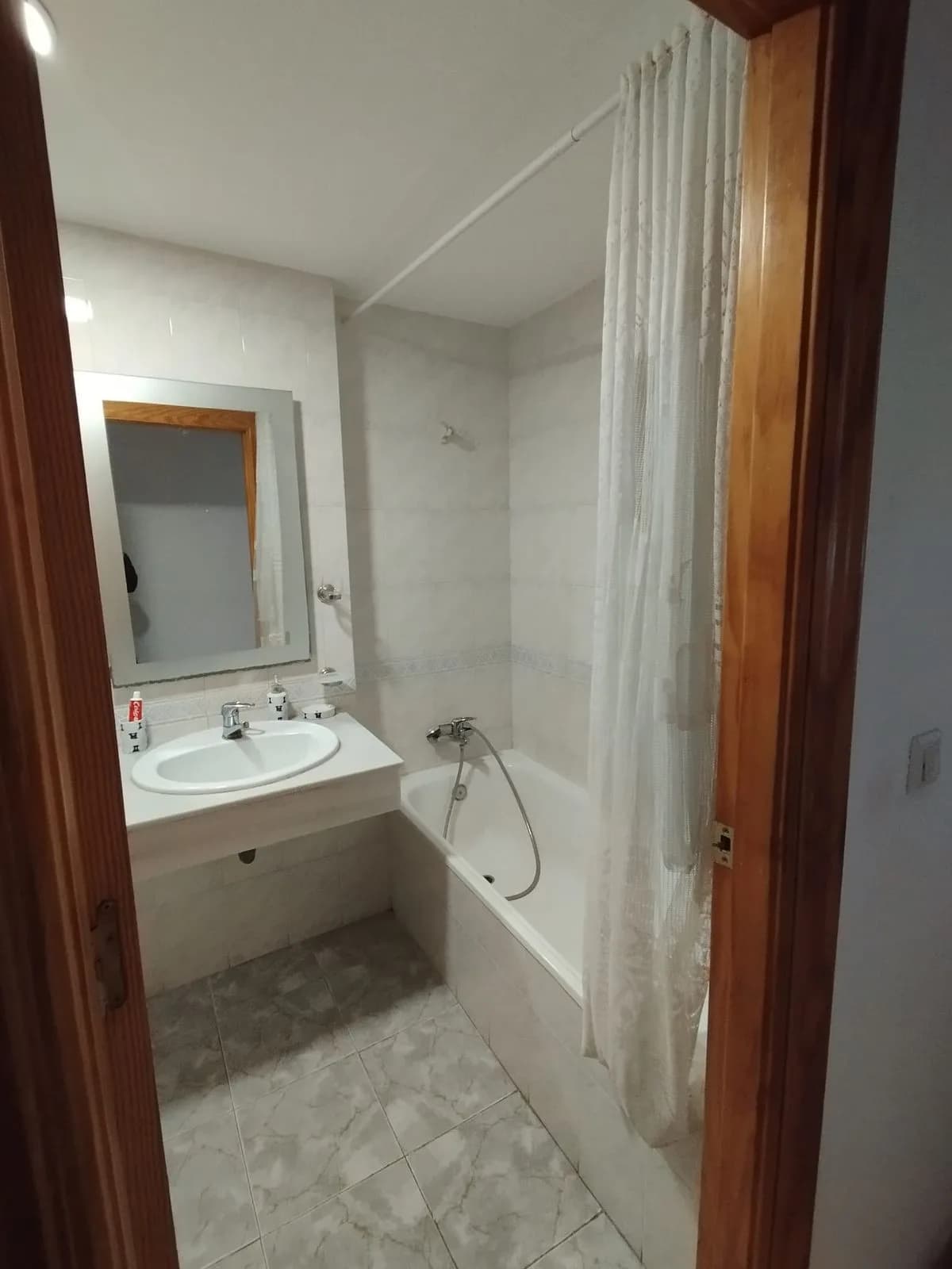 4 Bedroom Middle Floor Apartment for Sale in Estepona, Málaga - Image 9