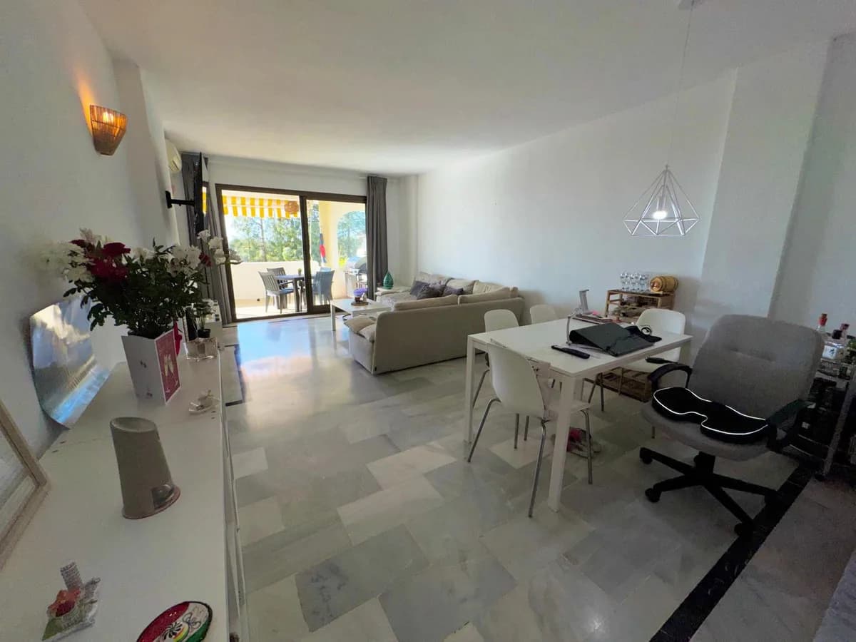2 Bedroom Middle Floor Apartment for Sale in Calahonda, Málaga - Image 8