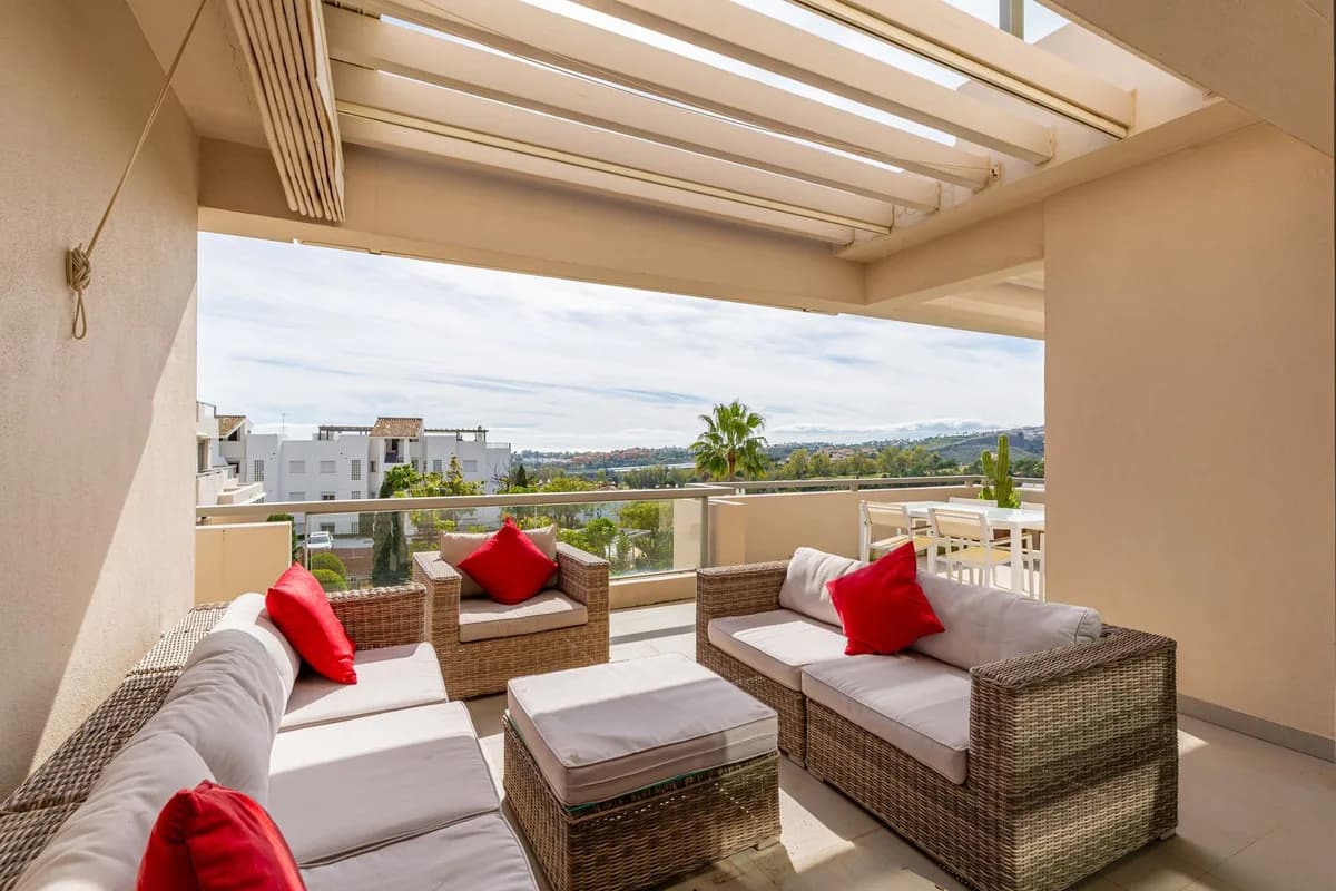 2 Bedroom Middle Floor Apartment for Sale in Los Arqueros, Málaga - Image 4