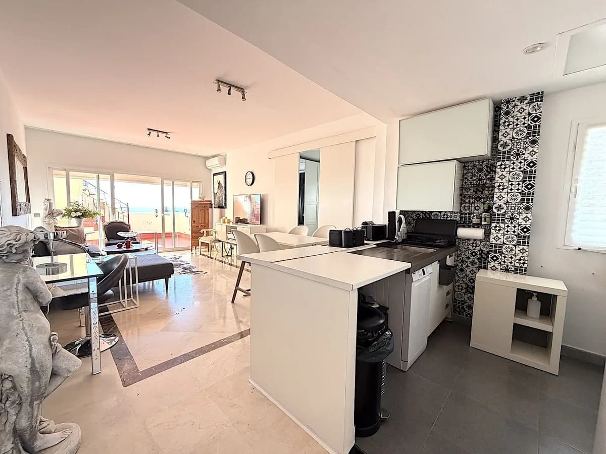 2 Bedroom Top Floor Apartment for Sale in Bel Air, Málaga - Image 3
