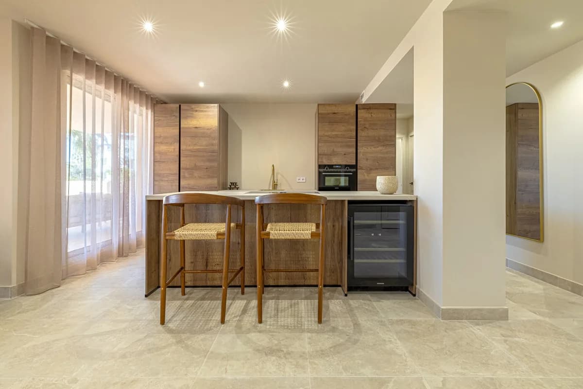 2 Bedroom Ground Floor Apartment for Sale in Benahavís, Málaga - Image 3