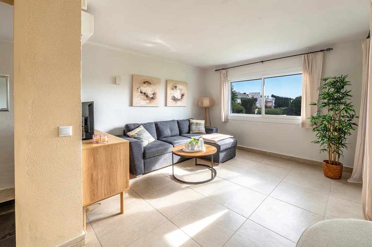 2 Bedroom Townhouse for Sale in Miraflores, Málaga - Image 2