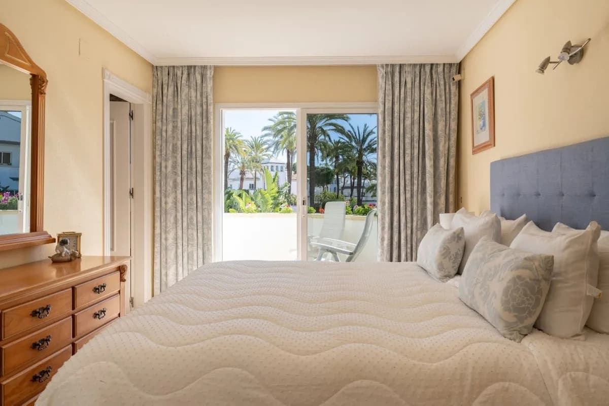 4 Bedroom Townhouse for Sale in New Golden Mile, Málaga - Image 6
