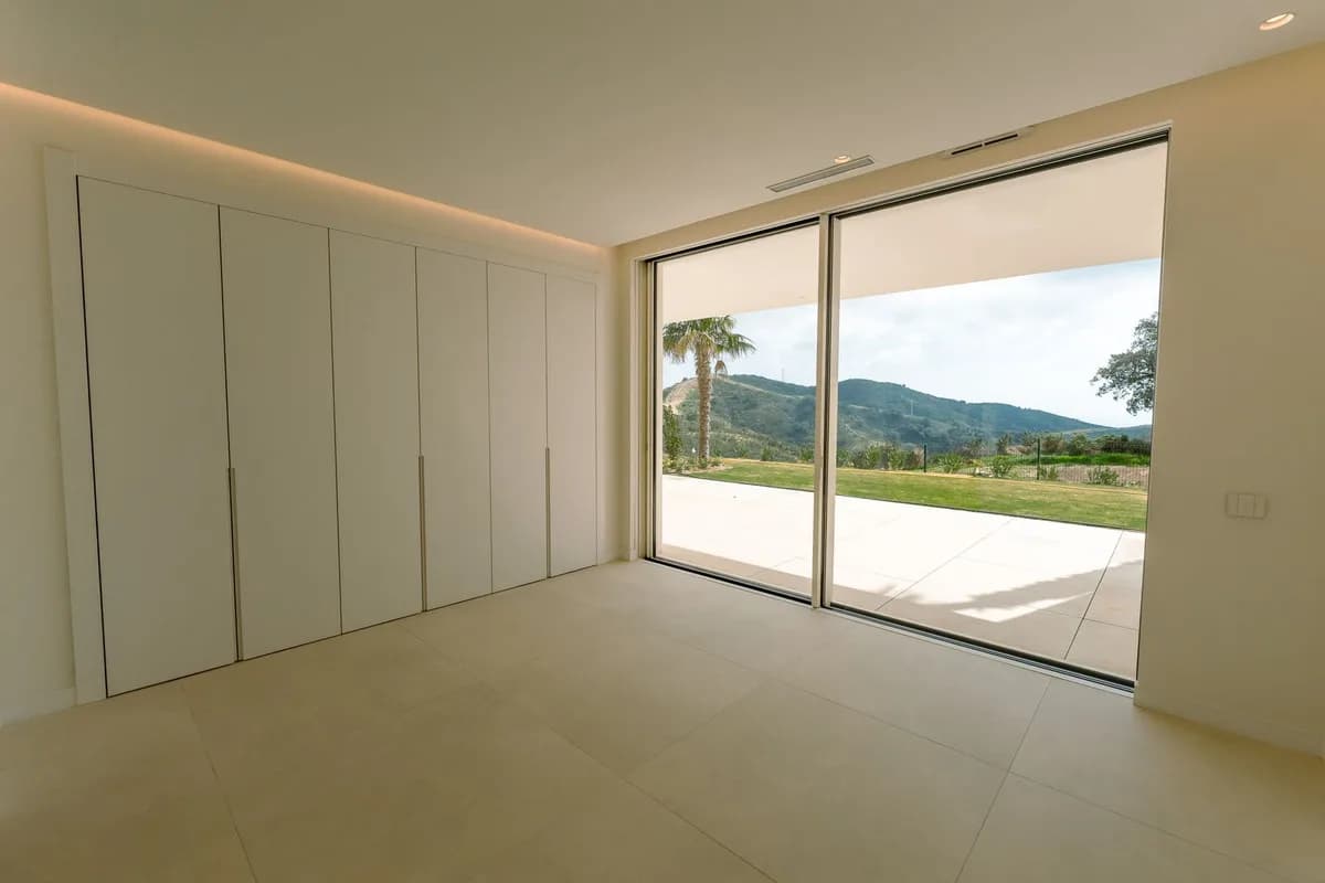 2 Bedroom Ground Floor Apartment for Sale in Ojén, Málaga - Image 7