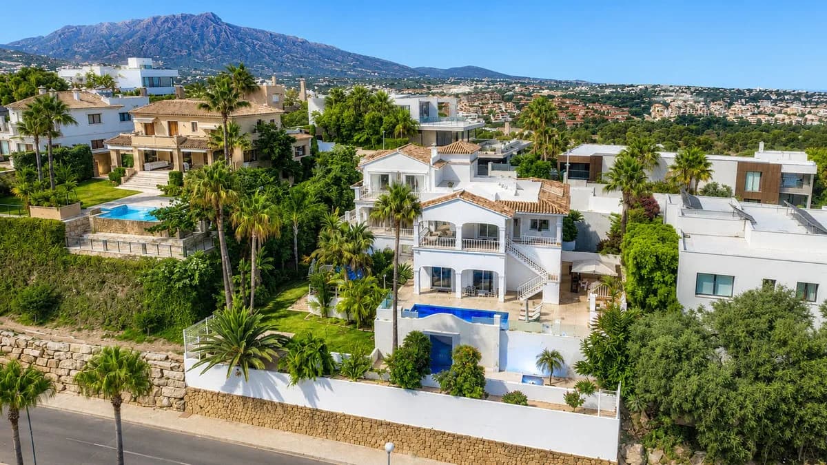 5 Bedroom Detached Villa for Sale in Benahavís, Málaga - Image 2