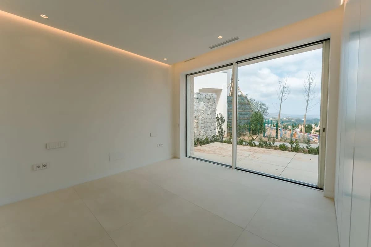3 Bedroom Ground Floor Apartment for Sale in Ojén, Málaga - Image 8