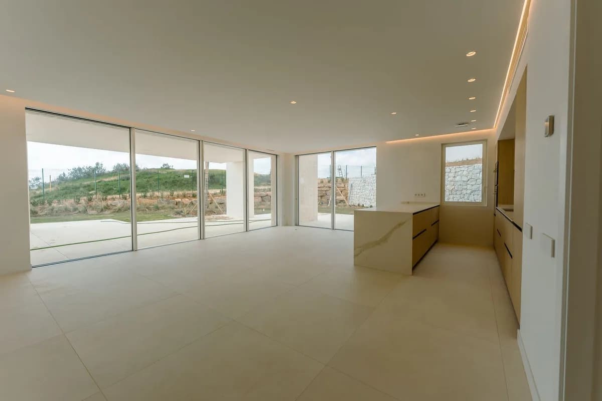 3 Bedroom Ground Floor Apartment for Sale in Ojén, Málaga - Image 2