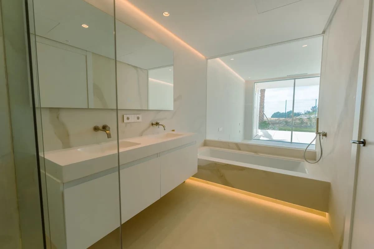 3 Bedroom Ground Floor Apartment for Sale in Ojén, Málaga - Image 5