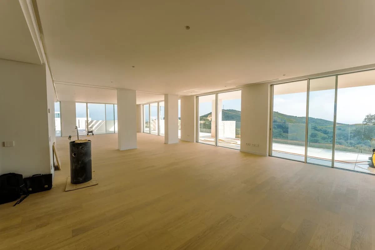 4 Bedroom Middle Floor Apartment for Sale in Ojén, Málaga - Image 2