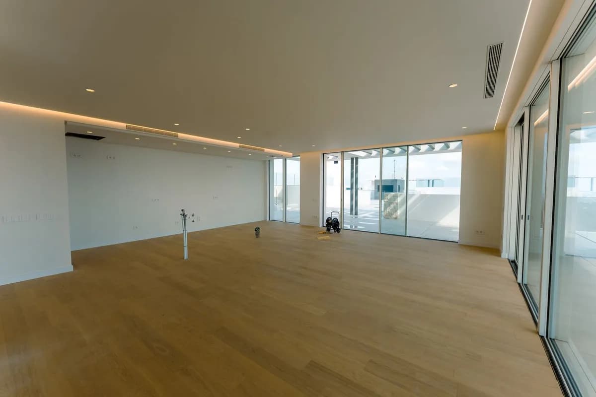 4 Bedroom Middle Floor Apartment for Sale in Ojén, Málaga - Image 3