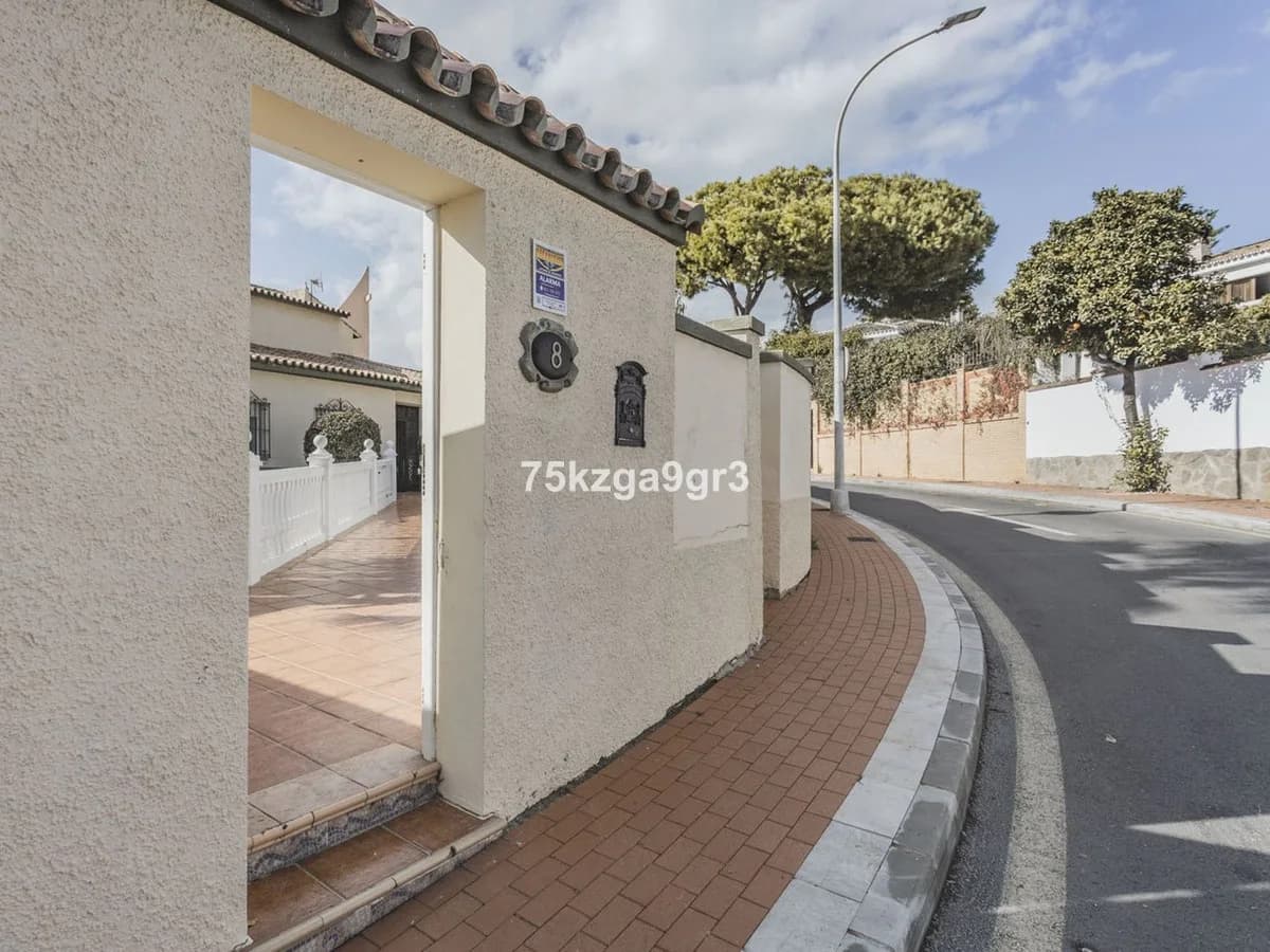 6 Bedroom Detached Villa for Sale in Benalmadena Costa, Málaga - Image 7