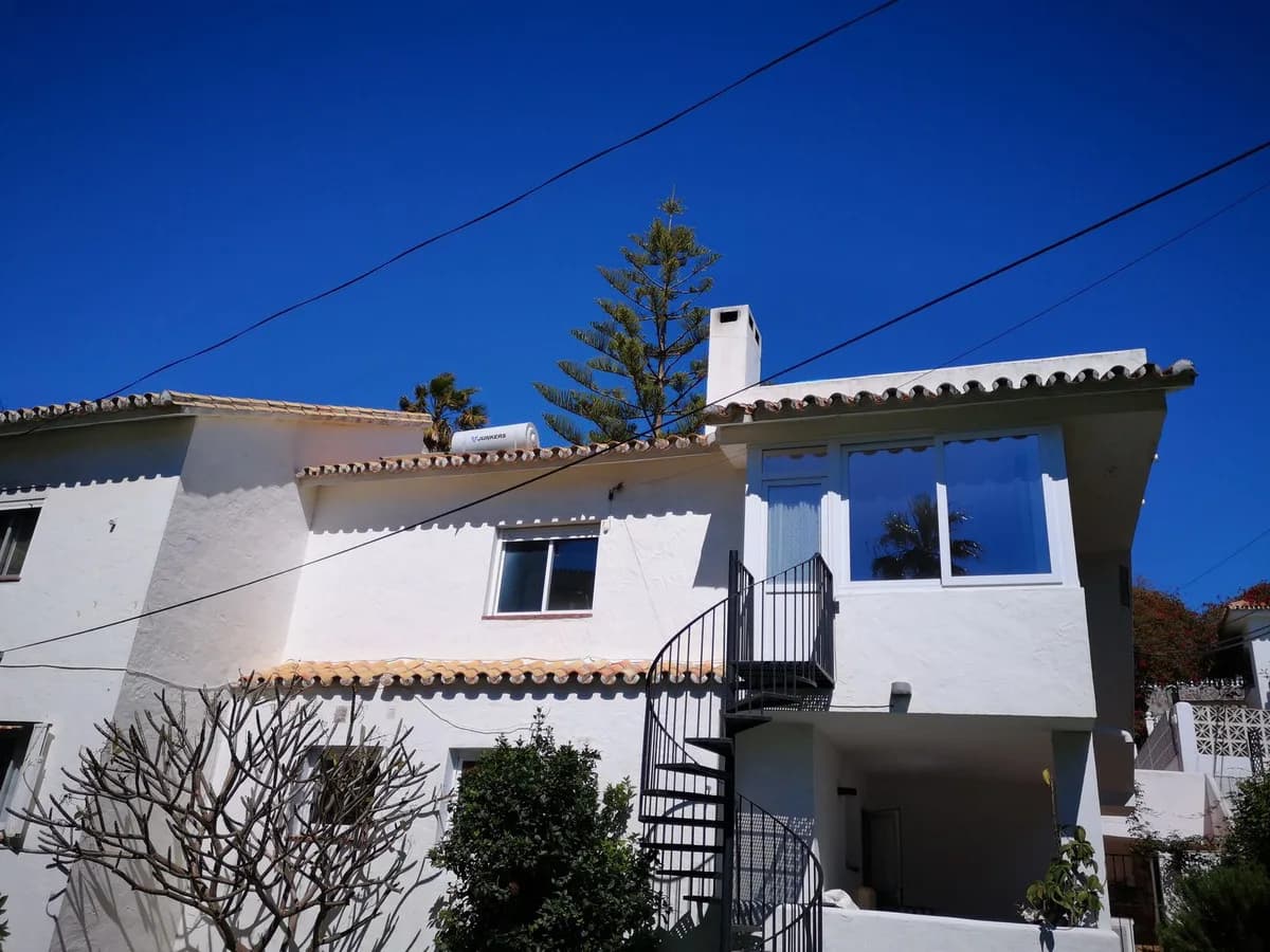 4 Bedroom Detached Villa for Sale in Mijas Costa, Málaga
