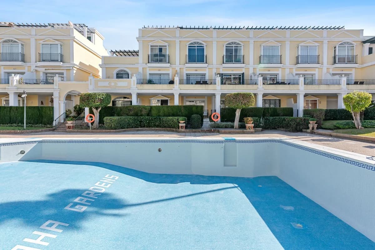 3 Bedroom Ground Floor Apartment for Sale in Marbella, Málaga - Image 7