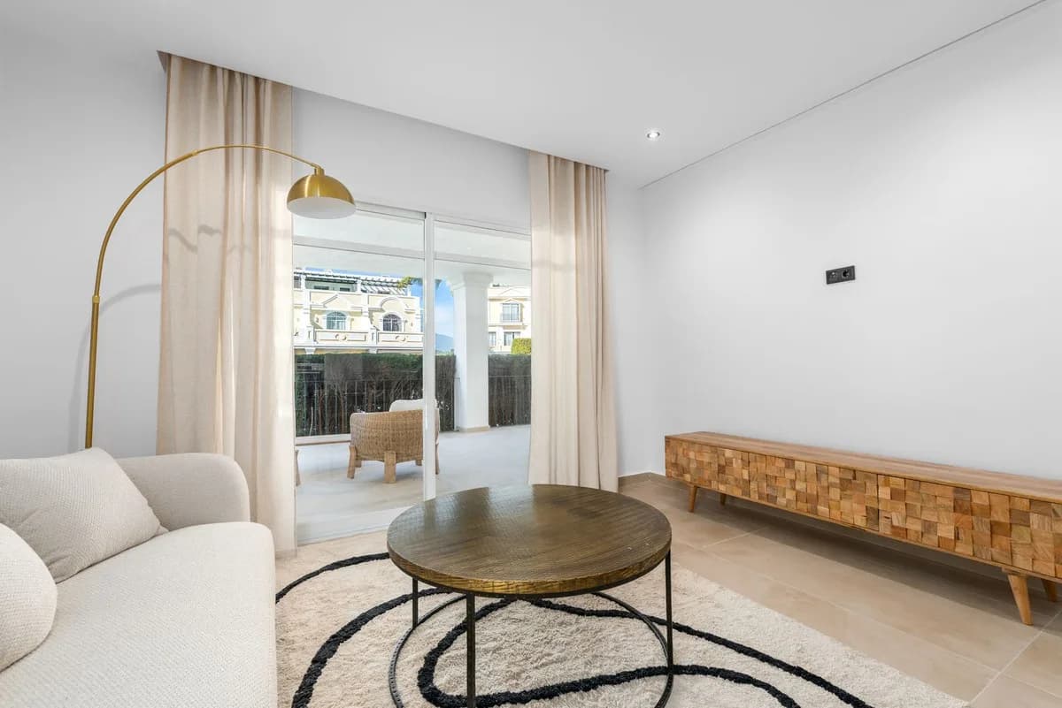 3 Bedroom Ground Floor Apartment for Sale in Marbella, Málaga - Image 9