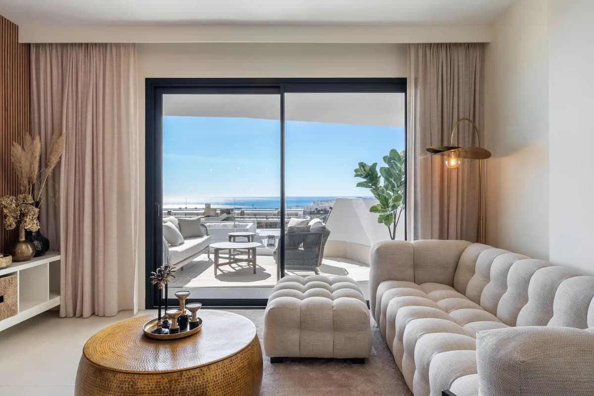 3 Bedroom Middle Floor Apartment for Sale in Fuengirola, Málaga - Image 7